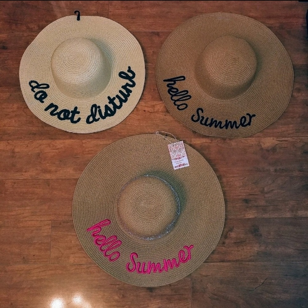 🚫SOLD🚫 Embroidered Floppy Beach Hat - Picture 2 of 3